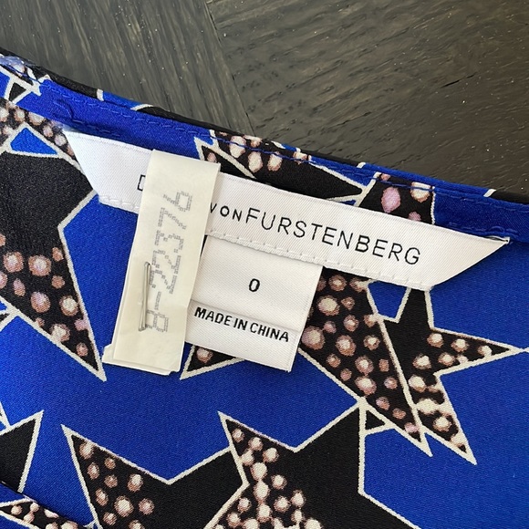 Womens Diane Von Furstenberg short sleeve blouse. - Picture 3 of 4